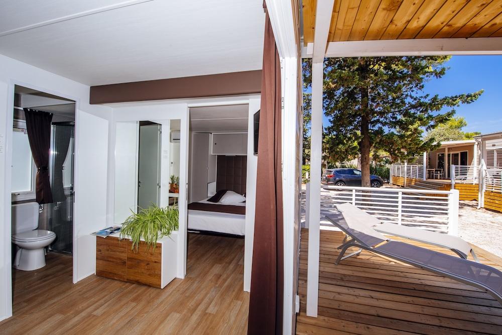 Zaton Holiday Resort Mobile Homes ニン エクステリア 写真