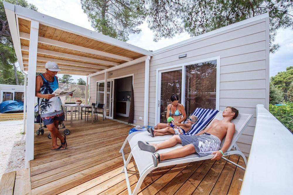 Zaton Holiday Resort Mobile Homes ニン エクステリア 写真