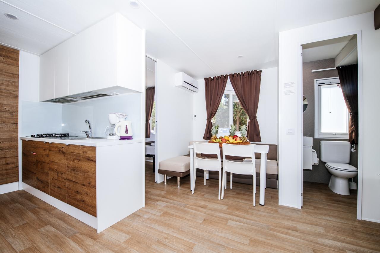 Zaton Holiday Resort Mobile Homes ニン エクステリア 写真